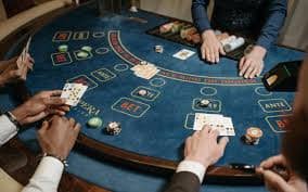 Permainan kasino gaya live dengan dealer langsung memberikan sensasi permainan nyata